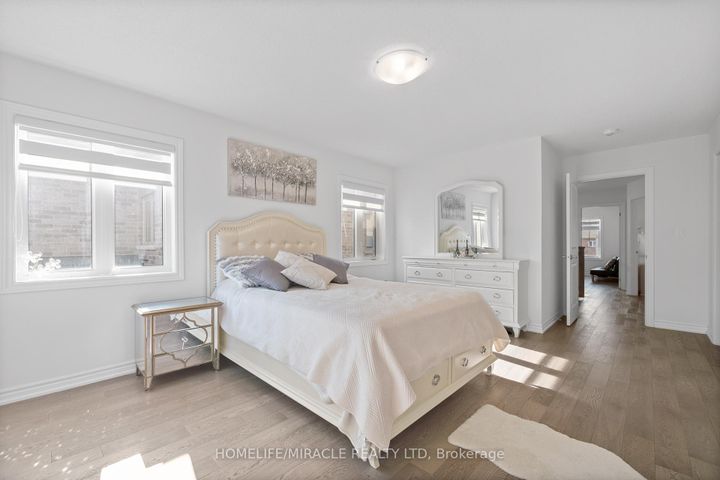 Photo 20 at 57 FERRAGINE Crescent, Bradford, Bradford West Gwillimbury