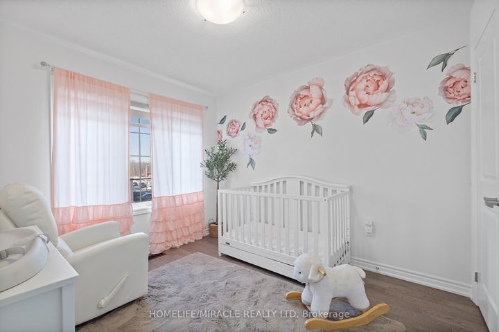 Photo 26 at 57 FERRAGINE Crescent, Bradford, Bradford West Gwillimbury