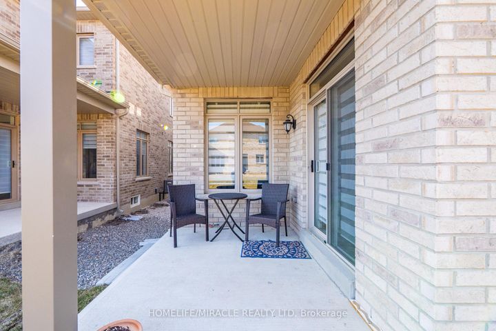 Photo 31 at 57 FERRAGINE Crescent, Bradford, Bradford West Gwillimbury