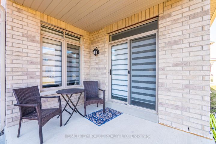 Photo 32 at 57 FERRAGINE Crescent, Bradford, Bradford West Gwillimbury