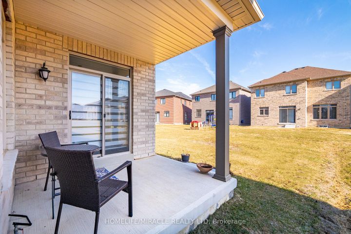 Photo 33 at 57 FERRAGINE Crescent, Bradford, Bradford West Gwillimbury