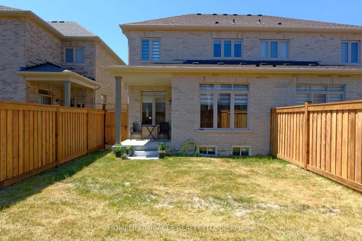 Photo 35 at 57 FERRAGINE Crescent, Bradford, Bradford West Gwillimbury