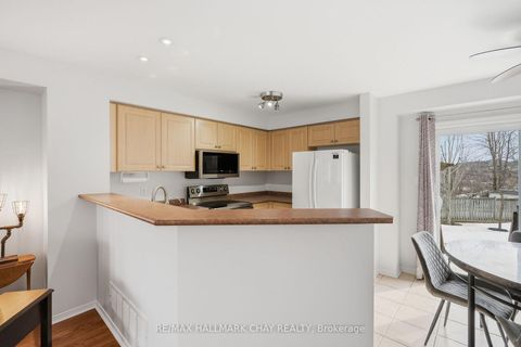 Photo 10 at 127 Trevino Circle, East Bayfield, Barrie