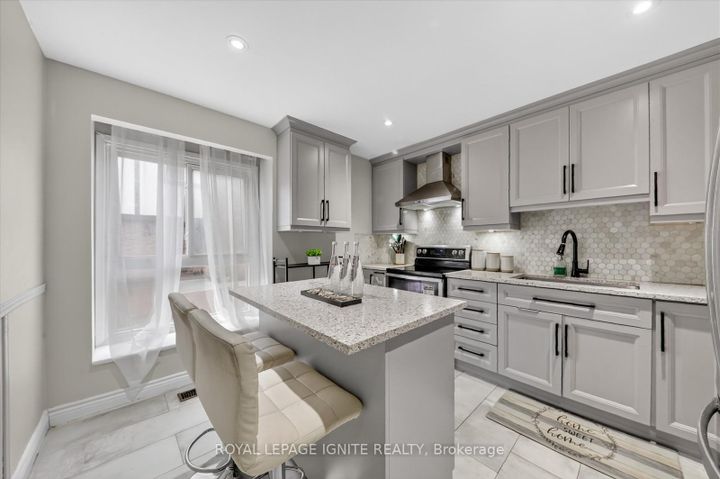 Photo 5 at 56 - 2 Dailing Gate, Malvern, Toronto