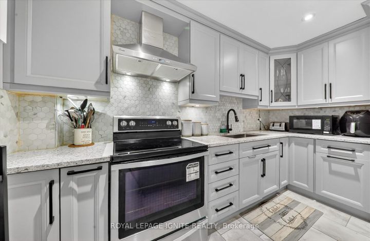 Photo 7 at 56 - 2 Dailing Gate, Malvern, Toronto