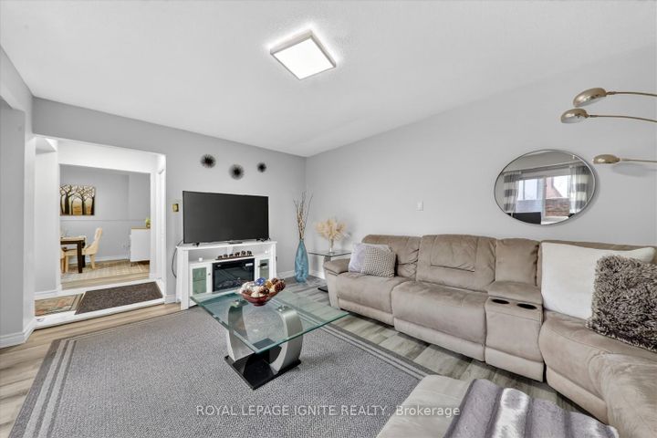 Photo 11 at 56 - 2 Dailing Gate, Malvern, Toronto