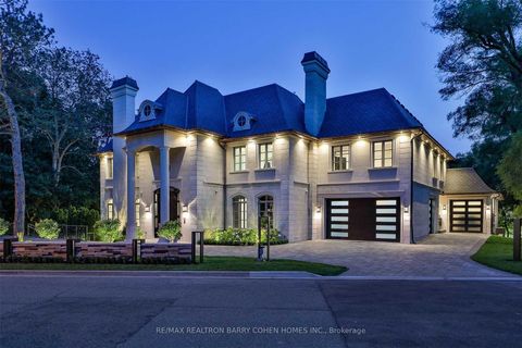 Photo 2 at 382 Old Yonge Street, Windfields, Toronto