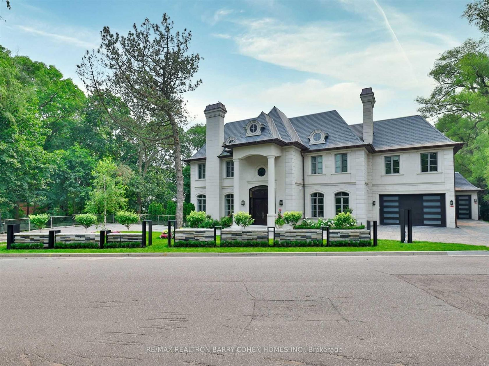 382 Old Yonge Street, Windfields, Toronto by Loree Meneguzzi Real Estate 382 Old Yonge Street, Windfields, Toronto