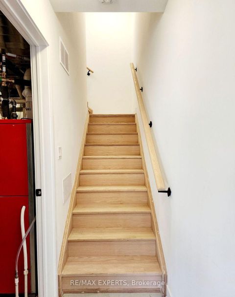 Photo 1 at 32 Silo Mews, Rural Barrie Southeast, Barrie