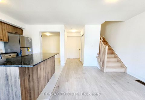 Photo 4 at 32 Silo Mews, Rural Barrie Southeast, Barrie