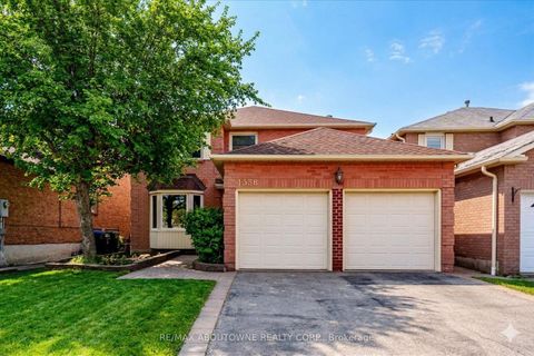 Photo 0 at 4538 Mayflower Drive, Hurontario, Mississauga