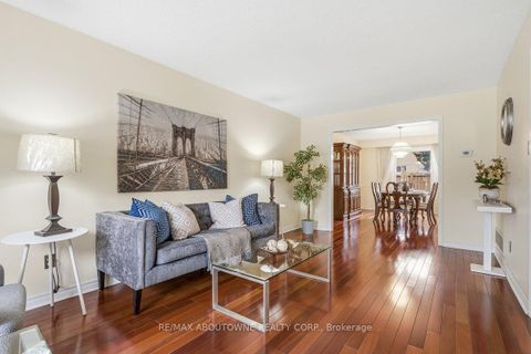 Photo 6 at 4538 Mayflower Drive, Hurontario, Mississauga