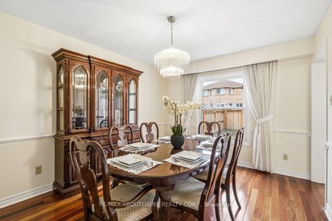 Photo 9 at 4538 Mayflower Drive, Hurontario, Mississauga