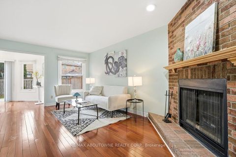 Photo 14 at 4538 Mayflower Drive, Hurontario, Mississauga