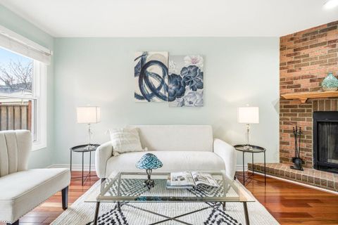 Photo 15 at 4538 Mayflower Drive, Hurontario, Mississauga