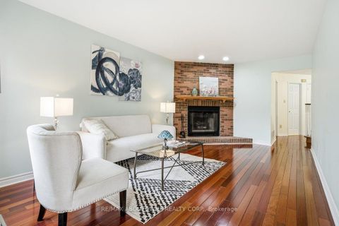 Photo 16 at 4538 Mayflower Drive, Hurontario, Mississauga