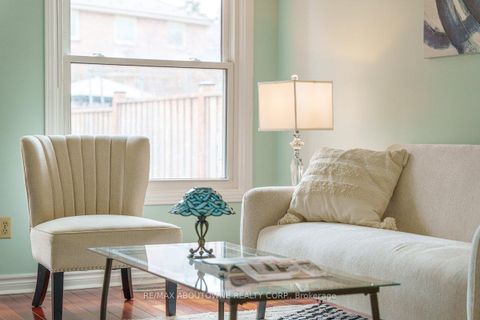 Photo 17 at 4538 Mayflower Drive, Hurontario, Mississauga