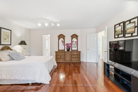 Photo 22 at 4538 Mayflower Drive, Hurontario, Mississauga