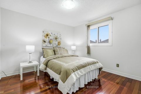 Photo 25 at 4538 Mayflower Drive, Hurontario, Mississauga