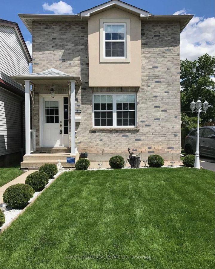 Photo 2 at 112 Wexford Avenue N, Crown Point, Hamilton