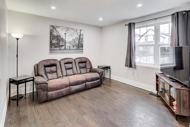 Photo 5 at 112 Wexford Avenue N, Crown Point, Hamilton