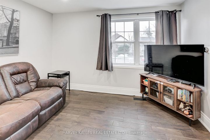 Photo 6 at 112 Wexford Avenue N, Crown Point, Hamilton