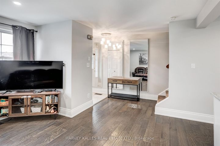 Photo 8 at 112 Wexford Avenue N, Crown Point, Hamilton