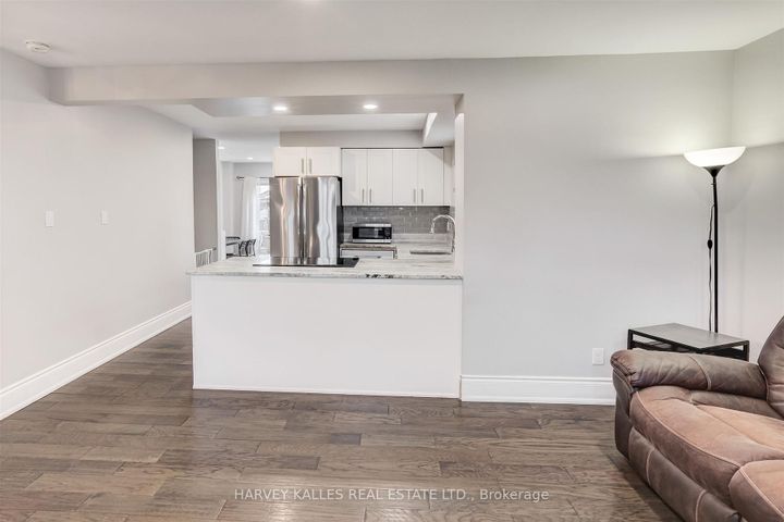 Photo 9 at 112 Wexford Avenue N, Crown Point, Hamilton