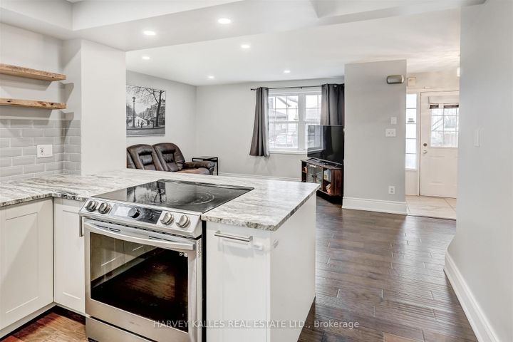 Photo 11 at 112 Wexford Avenue N, Crown Point, Hamilton