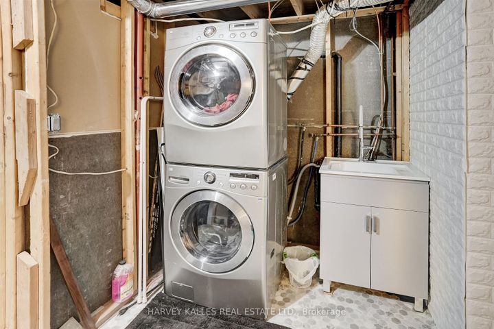 Photo 30 at 112 Wexford Avenue N, Crown Point, Hamilton