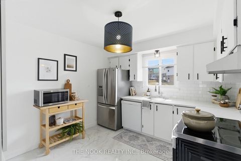 Photo 3 at 1232 Southdale Avenue, Donevan, Oshawa