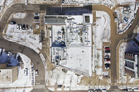 Photo 18 at 10 Neighbourhood Lane, Queensway, Toronto