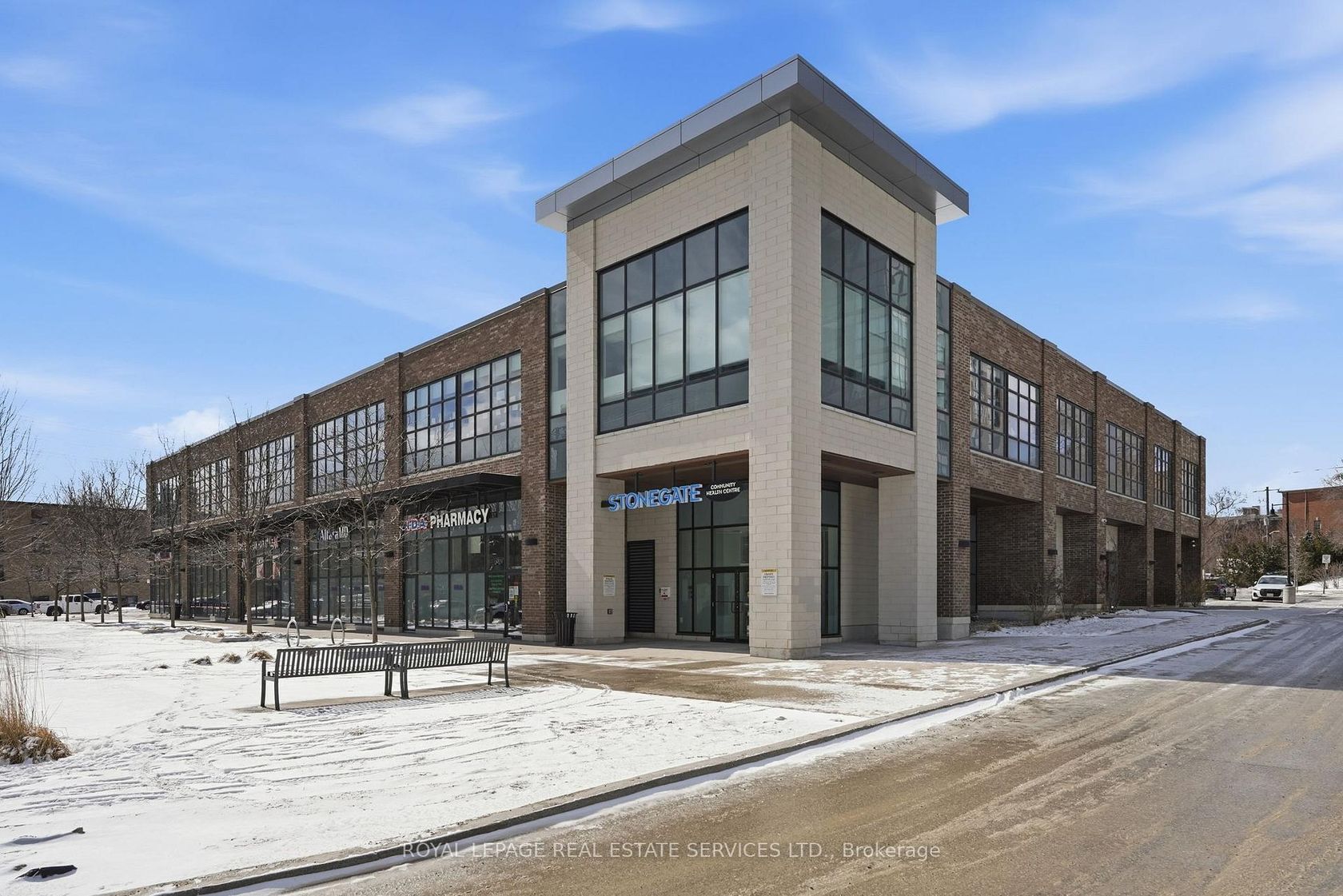 10 Neighbourhood Lane, Queensway, Toronto photo number 2