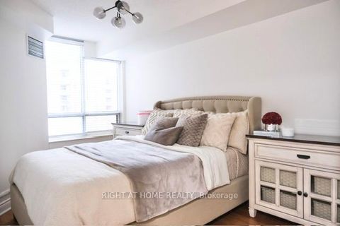 Photo 13 at 701 - 78 Harrison Garden Boulevard, Willowdale East, Toronto