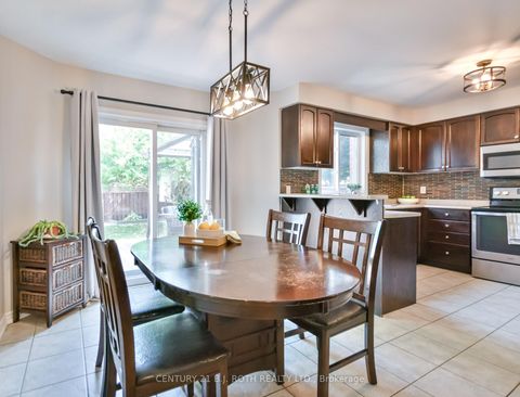 Photo 7 at 28 Shaina Court, Painswick South, Barrie