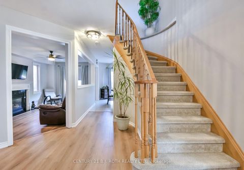 Photo 14 at 28 Shaina Court, Painswick South, Barrie