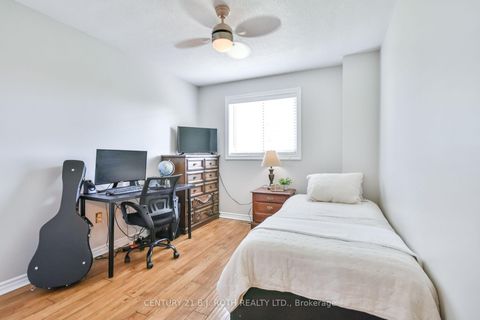 Photo 22 at 28 Shaina Court, Painswick South, Barrie