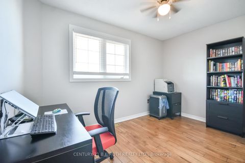 Photo 25 at 28 Shaina Court, Painswick South, Barrie