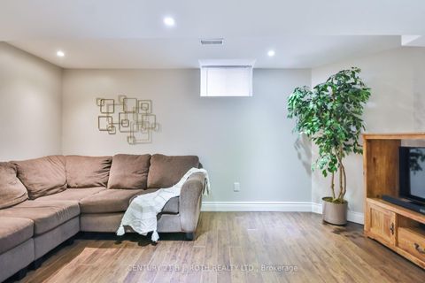 Photo 33 at 28 Shaina Court, Painswick South, Barrie