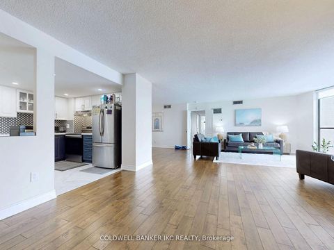 Photo 8 at 1001 - 4235 Sherwoodtowne Boulevard, City Centre, Mississauga