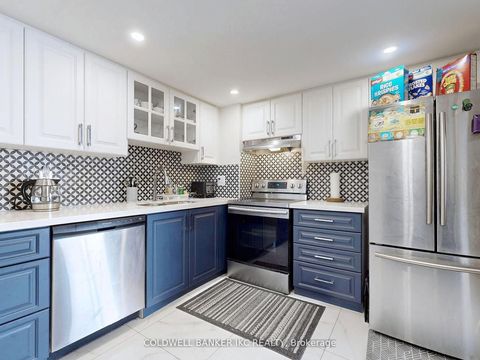 Photo 14 at 1001 - 4235 Sherwoodtowne Boulevard, City Centre, Mississauga