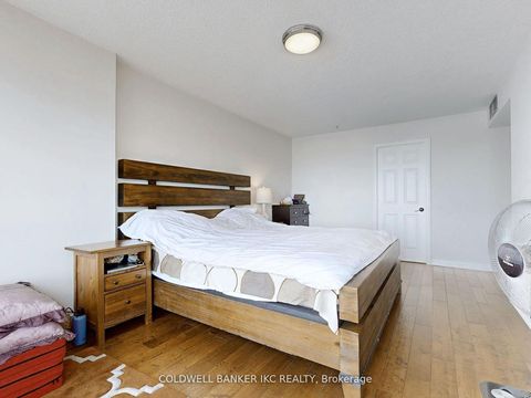 Photo 17 at 1001 - 4235 Sherwoodtowne Boulevard, City Centre, Mississauga