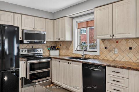 Photo 10 at 44 Sherwood Court, Northwest, Barrie