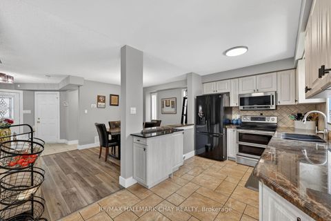 Photo 11 at 44 Sherwood Court, Northwest, Barrie