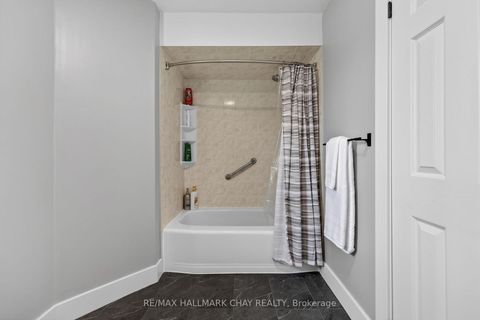 Photo 33 at 44 Sherwood Court, Northwest, Barrie