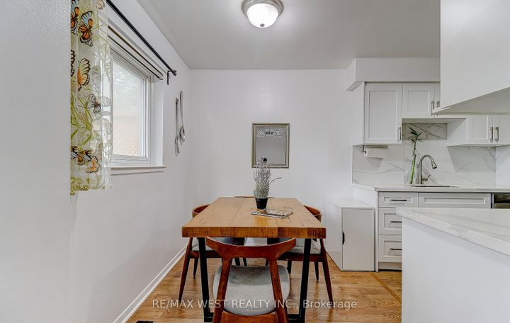 Photo 1 at 27 - 10 Leith Hill Road, Don Valley Village, Toronto
