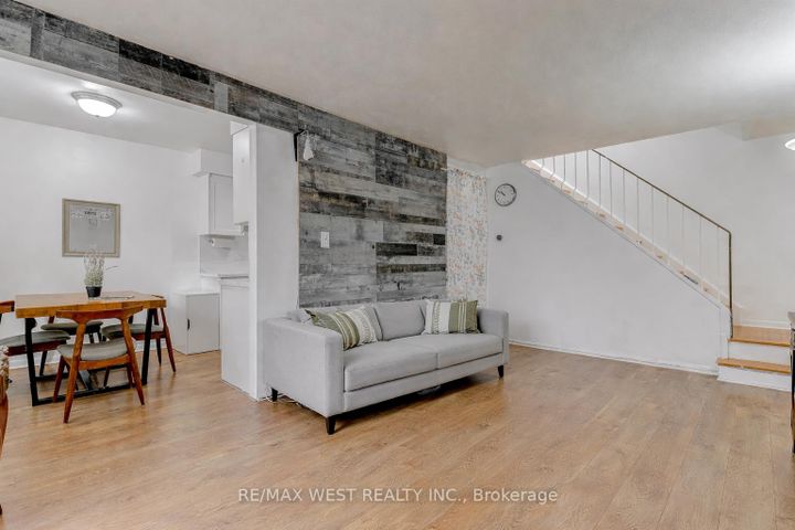 Photo 6 at 27 - 10 Leith Hill Road, Don Valley Village, Toronto