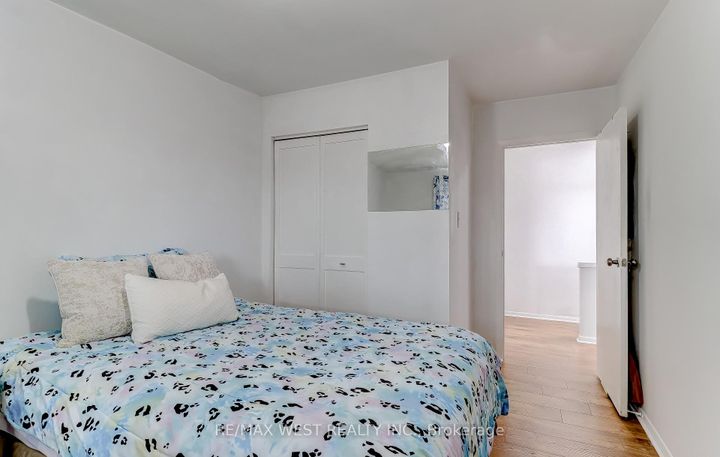 Photo 11 at 27 - 10 Leith Hill Road, Don Valley Village, Toronto