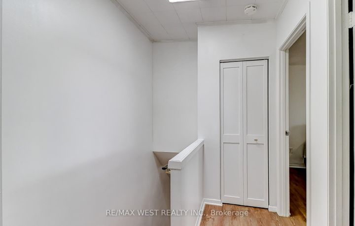 Photo 13 at 27 - 10 Leith Hill Road, Don Valley Village, Toronto