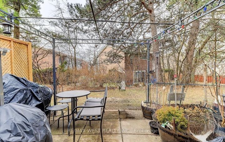 Photo 18 at 27 - 10 Leith Hill Road, Don Valley Village, Toronto